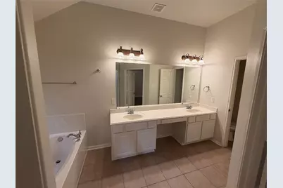 31 W Spindle Tree Circle, The Woodlands, TX 77382 - Photo 45