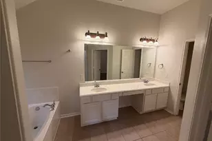 31 W Spindle Tree Cir, The Woodlands, TX 77382 - Photo 45