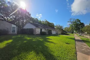 1326 Ashwood Dr, Sugar Land, TX 77498 - Photo 3