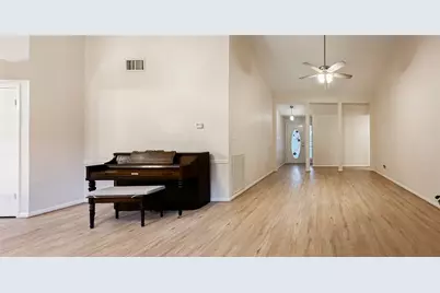 33 N Rain Forest Court, The Woodlands, TX 77380 - Photo 9
