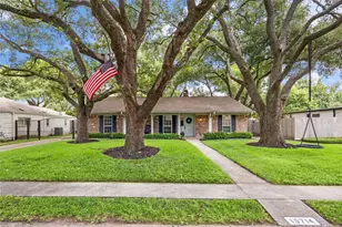 10714 Piping Rock Ln, Houston, TX 77042 - Photo 1