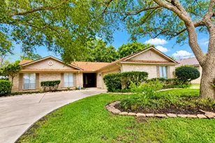 14906 Brookpoint Dr, Houston, TX 77062 - Photo 3