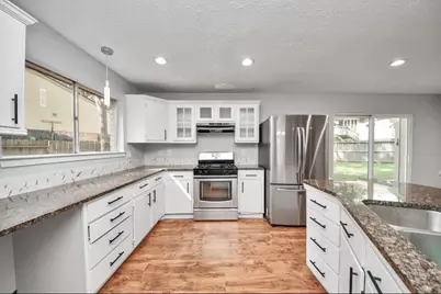 2015 E Lacey Oak Cir, The Woodlands, TX 77380 - Photo 17