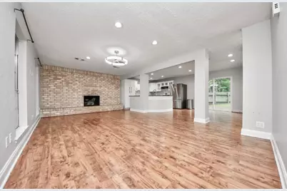 2015 E Lacey Oak Cir, The Woodlands, TX 77380 - Photo 5