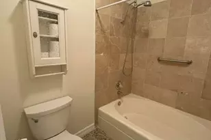 11711 Memorial Dr, Houston, TX 77024 - Photo 7