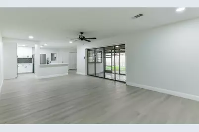8102 Dellanera Drive, Hitchcock, TX 77563 - Photo 15