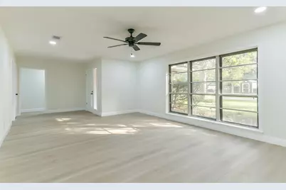 8102 Dellanera Drive, Hitchcock, TX 77563 - Photo 11