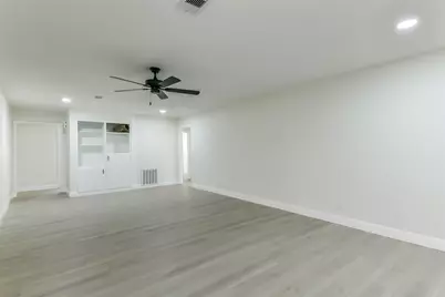 8102 Dellanera Drive, Hitchcock, TX 77563 - Photo 17