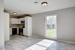 131 Lakewood Dr, Clute, TX 77531 - Photo 5