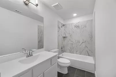13706 Broadmoor Bay Drive, Texas City, TX 77568 - Photo 19