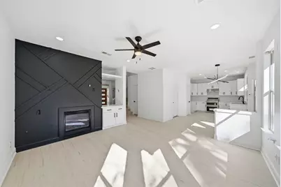 82 N Apple Springs Circle, The Woodlands, TX 77382 - Photo 9