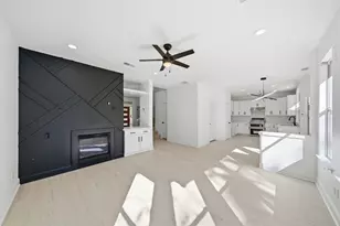 82 N Apple Springs Cir, The Woodlands, TX 77382 - Photo 9