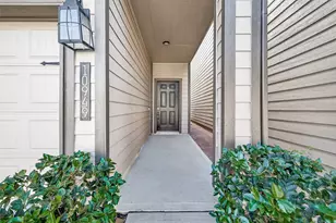 10949 Cannes Memorial Dr, Houston, TX 77043 - Photo 3