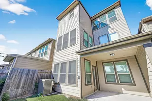 10949 Cannes Memorial Dr, Houston, TX 77043 - Photo 9