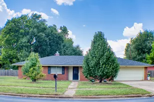 202 Rose Marie Blvd, Hearne, TX 77859 - Photo 1