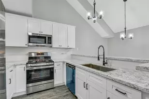 9908 Green Meadow Dr, La Porte, TX 77571 - Photo 11