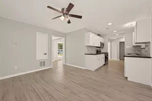 118 W Doverfield Dr, Houston, TX 77037 - Photo 11