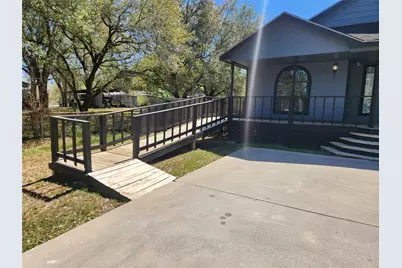 1011 W 5th Street, El Campo, TX 77437 - Photo 3