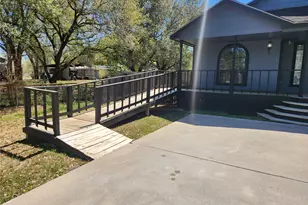 1011 W 5th St, El Campo, TX 77437 - Photo 3