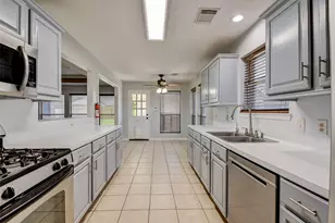 6123 Old Farmhouse Ln, Katy, TX 77449 - Photo 9