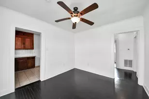 5645 Barremore St, Houston, TX 77023 - Photo 9