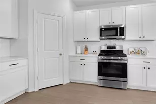 301 Prairie Grass Trl, Clute, TX 77531 - Photo 11