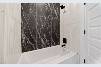 4624 Mayflower Street #B, Houston, TX 77033 - Photo 21