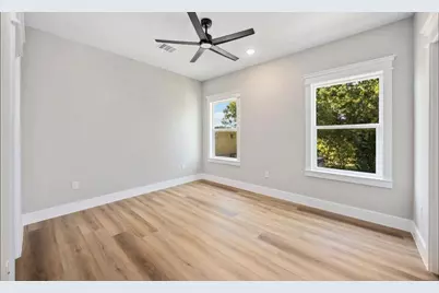 4624 Mayflower Street #B, Houston, TX 77033 - Photo 17