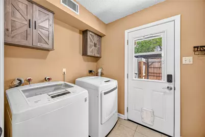 7828 Kendalia Drive, Houston, TX 77036 - Photo 9