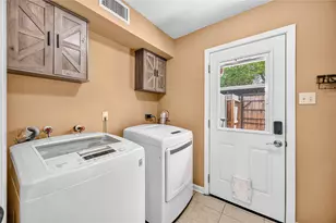 7828 Kendalia Dr, Houston, TX 77036 - Photo 9