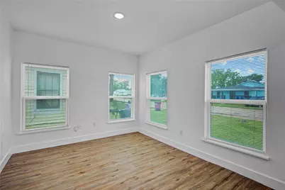 1203 W 6th Street, Freeport, TX 77541 - Photo 9