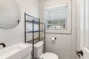 302 E Kay St, Dayton, TX 77535 - Photo 15
