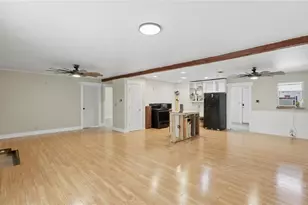 655 Loop 230, Smithville, TX 78957 - Photo 11