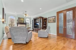 319 W 10th St, Houston, TX 77008 - Photo 9