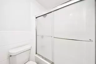 10211 Sugar Branch Dr, Houston, TX 77036 - Photo 21