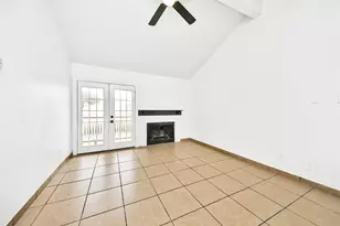10211 Sugar Branch Dr, Houston, TX 77036 - Photo 5