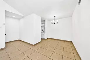 10211 Sugar Branch Dr, Houston, TX 77036 - Photo 9