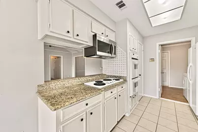 13511 Brook Hollow Drive, Sugar Land, TX 77498 - Photo 9