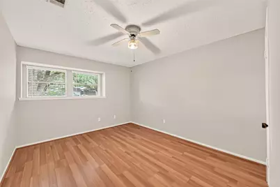 13511 Brook Hollow Drive, Sugar Land, TX 77498 - Photo 17