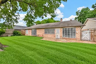 13511 Brook Hollow Dr, Sugar Land, TX 77498 - Photo 31