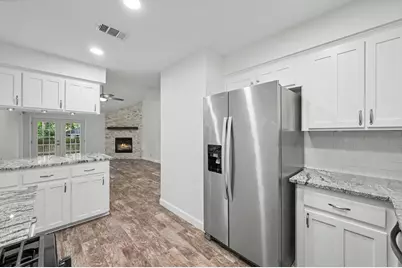 14 Summer Crest Circle, The Woodlands, TX 77381 - Photo 7