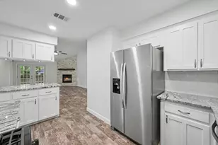 14 Summer Crest Cir, The Woodlands, TX 77381 - Photo 7