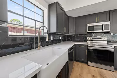 3138 Country Club Boulevard, Stafford, TX 77477 - Photo 19