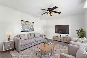 1512 S 8th St, La Porte, TX 77571 - Photo 9