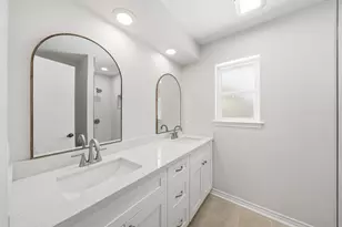 13703 Fernhill Dr, Sugar Land, TX 77498 - Photo 17