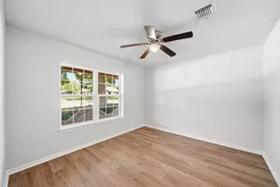 13703 Fernhill Dr, Sugar Land, TX 77498 - Photo 23