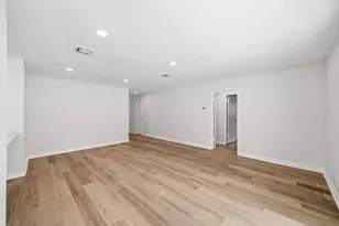 13703 Fernhill Dr, Sugar Land, TX 77498 - Photo 11