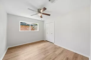 13703 Fernhill Dr, Sugar Land, TX 77498 - Photo 21