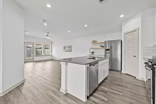 12820 Harlesden Ln, Houston, TX 77047 - Photo 9