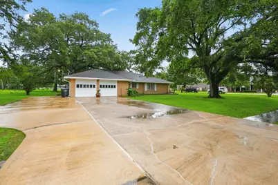 412 W Duncan Street, Alvin, TX 77511 - Photo 3